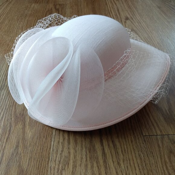 Vintage Pale Pink Hat with Mesh Bow and Net Veiling Fancy Formal Wedding Race Da - Picture 1 of 9